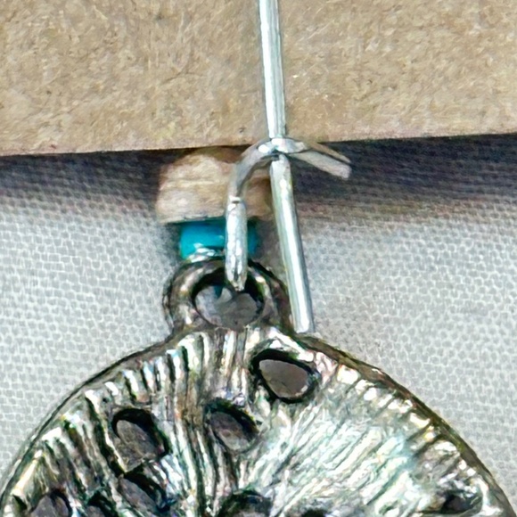 2/$15 Silver tone dangle earrings w/beads Leaves have filigree design - Picture 14 of 15